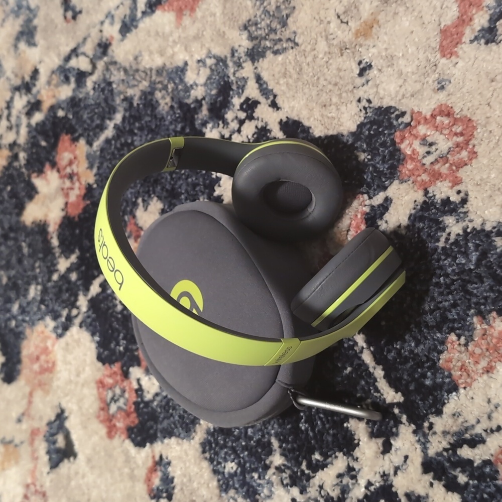 BeatsSolo lime green